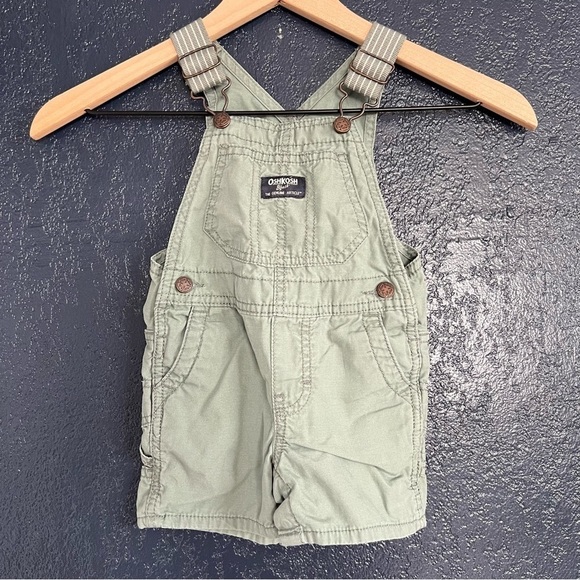OshKosh Kids Short Overall - Picture 1 of 3